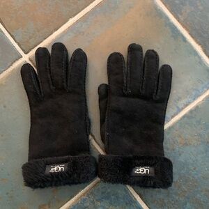 UGG Black Sheepskin Gloves